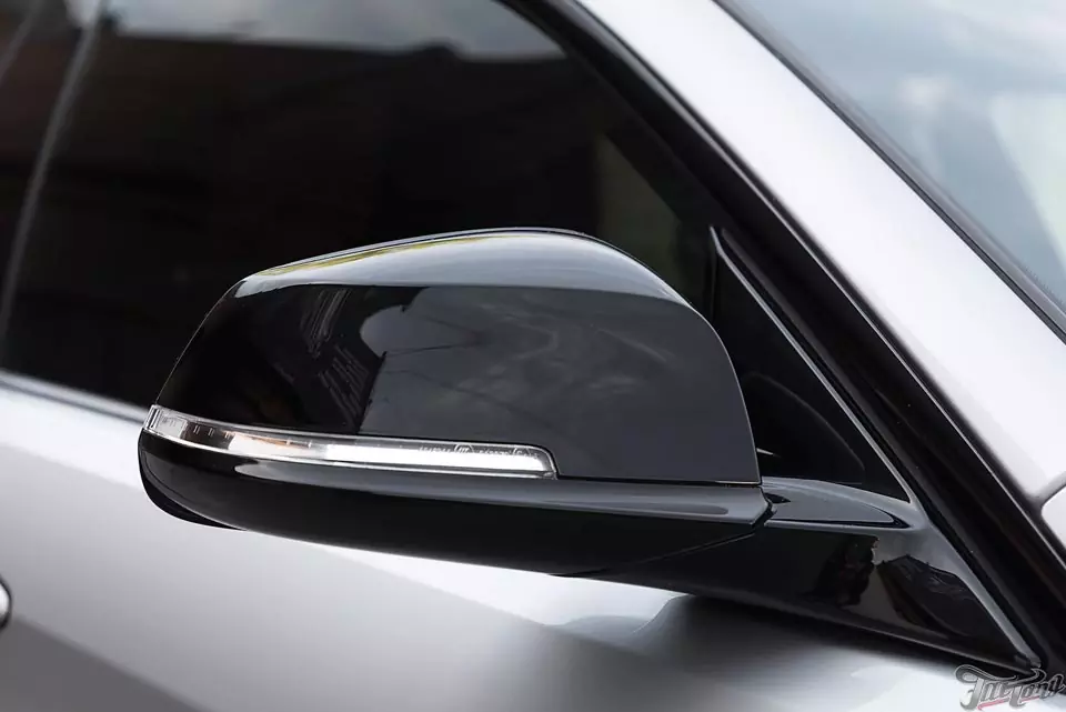 BMW 4 GC. Оклейка оконных молдингов и крыши в черный глянец. Окрас накладок зеркал и дисков в черный глянец!